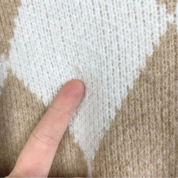 Abercrombie and Fitch Women's Medium Diamond Pattern Wedge Crew Knit Sweater - Picture 9 of 16